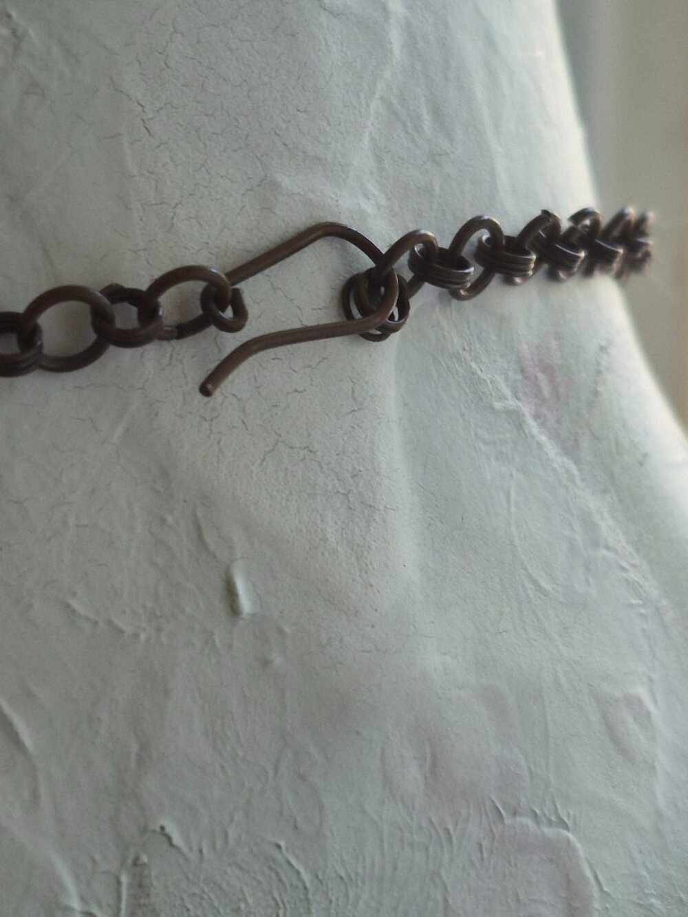 Vintage festoon-style bib Tribal Necklace made of brass with ornate filigree - Picture 7 of 10